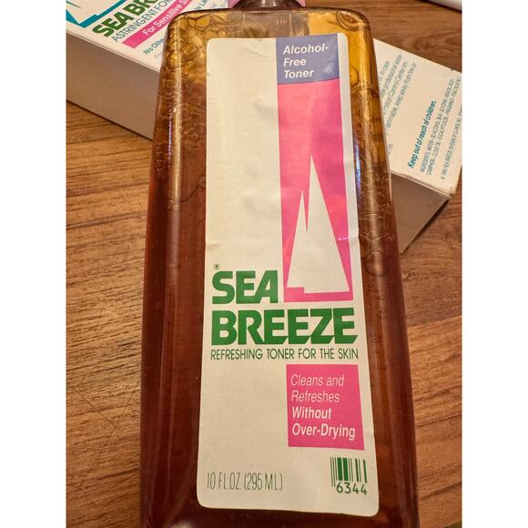 Vintage 1993 Sea Breeze Astringent 10 oz Bottle - Prop - Picture 7 of 10